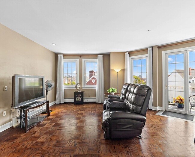 Photo - 205 Shearwater Ct W