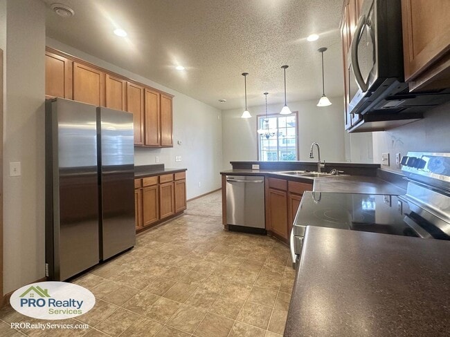 Building Photo - Recently Remodeled 3 Bedroom Townhome