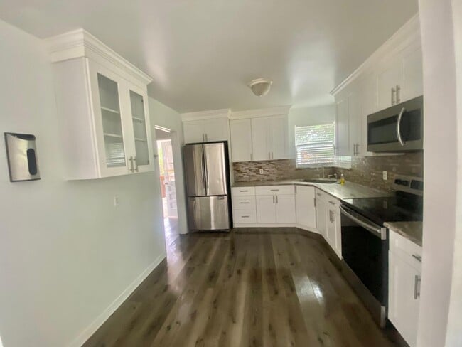 Photo - 2076 7th Ave SW