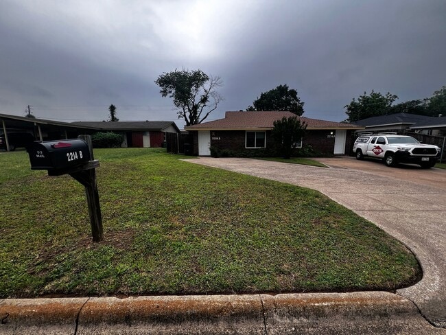 Photo - 2214 Lavern St Unidad B