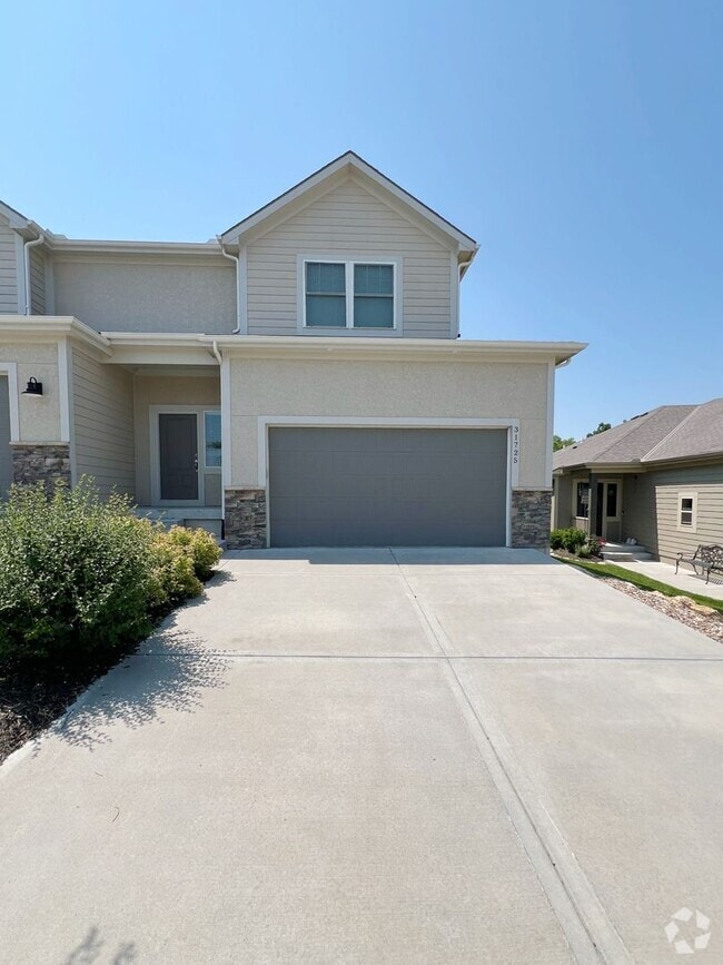 Building Photo - COMING SOON: Modern 3-Bedroom Townhome wit...