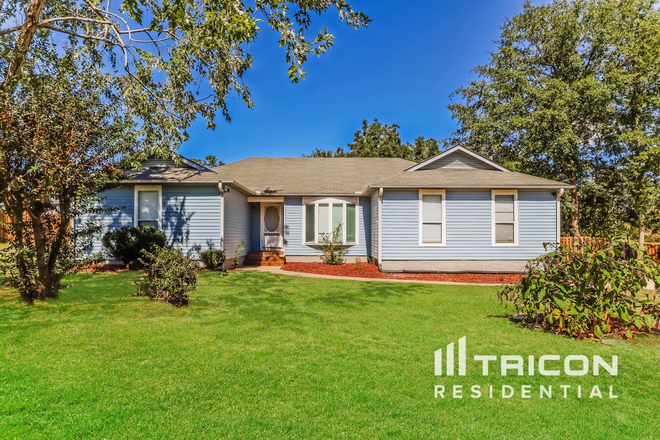 Photo - 4585 Hebbard Way