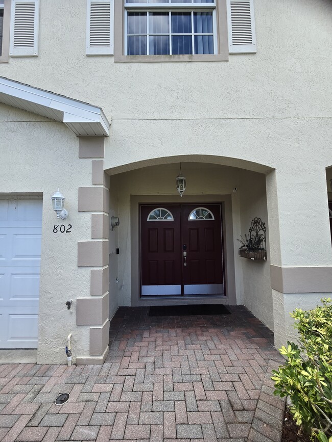 Photo - 802 King Neptune Ln