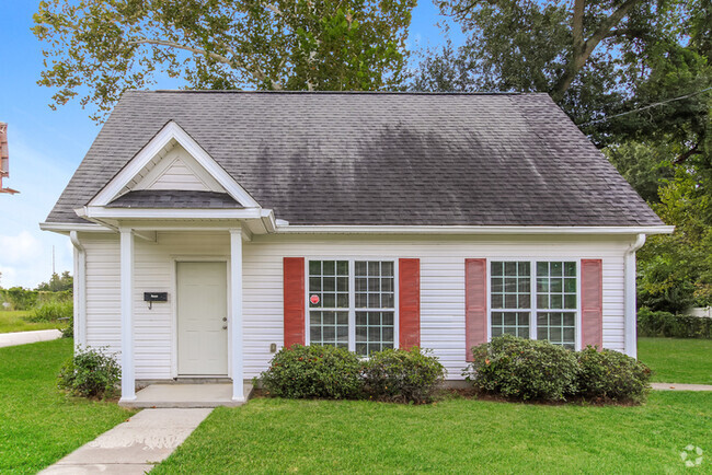 Building Photo - 4 Bedroom Home in Augusta