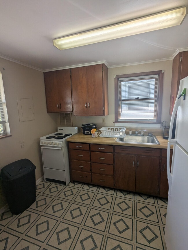 Photo - 120 S Fortner Ave