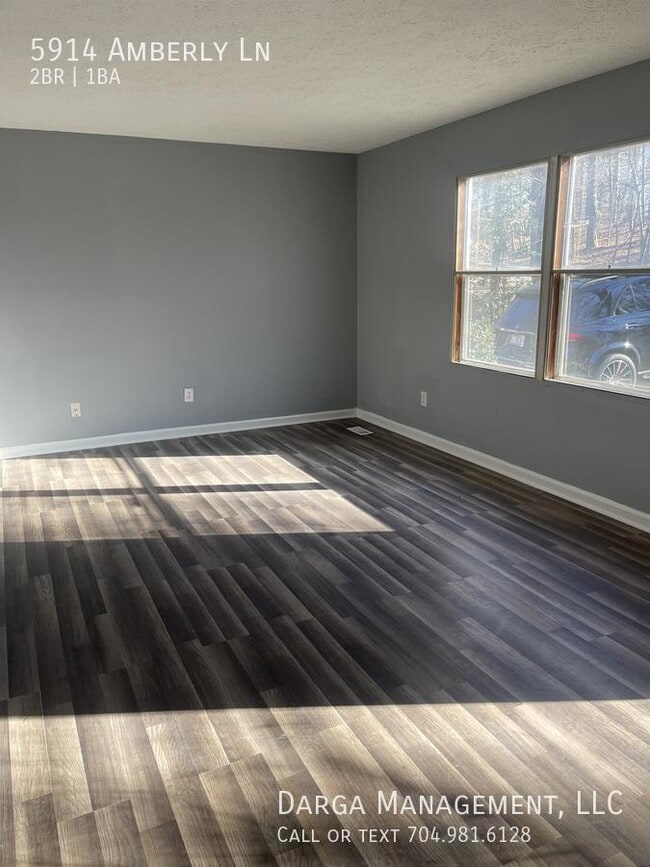 Photo - 5914 Amberly Ln