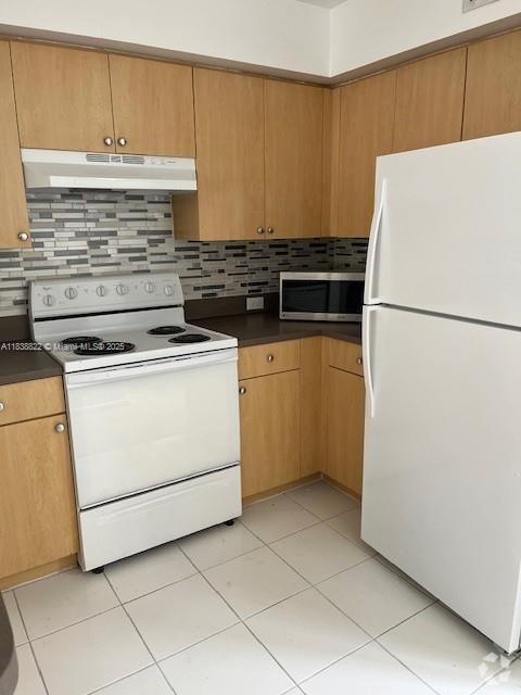 Building Photo - 2931 NE 185th St Rental