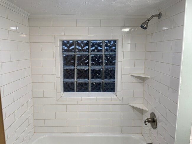 Building Photo - 315 E Brady Rd Rental