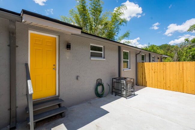 Photo - 8606 N 11th St Unidad A