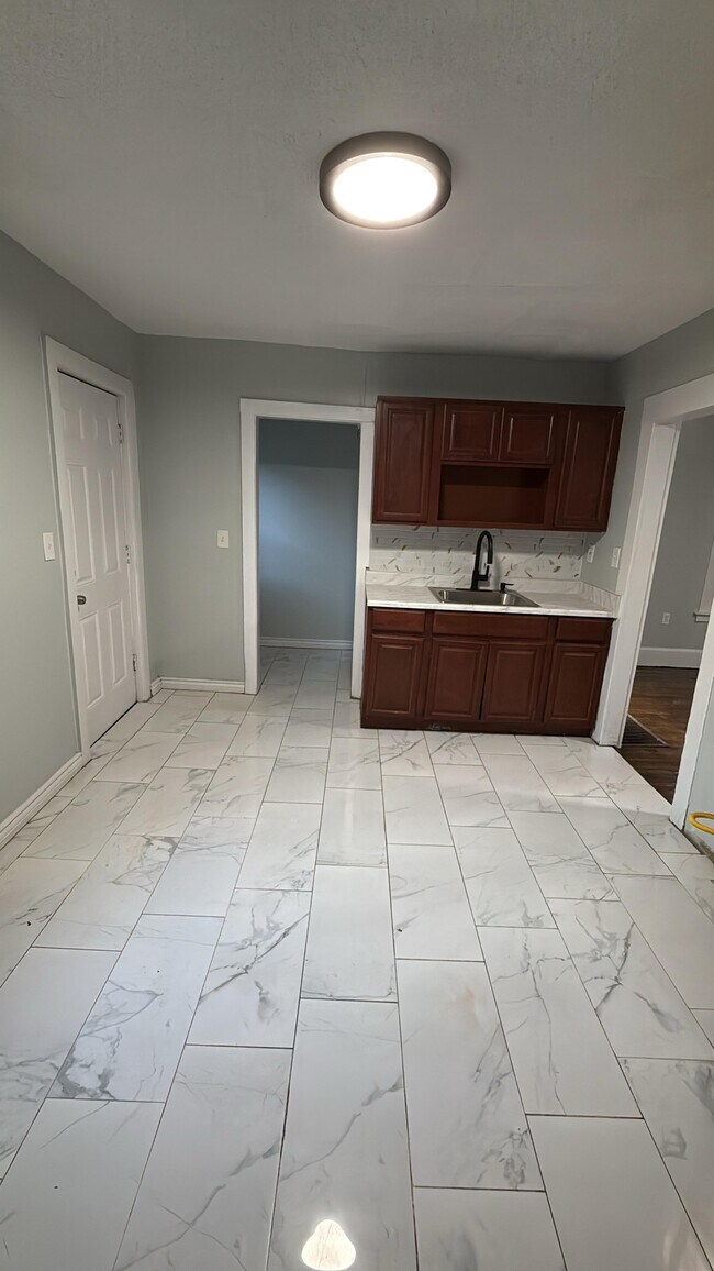 Photo - 251 Newhall St