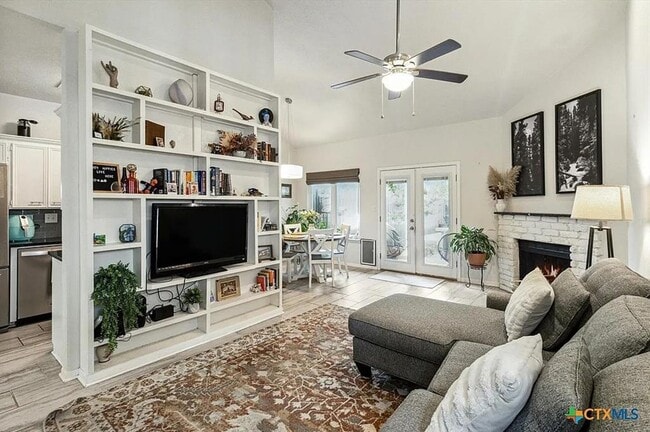 Photo - 313 Quarry St