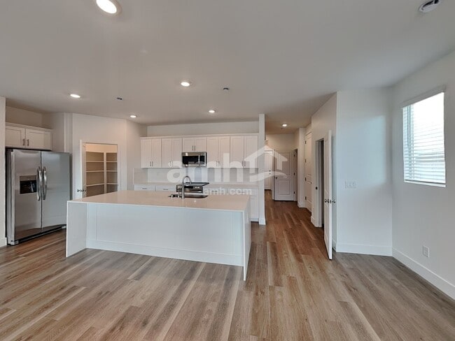Photo - 5879 Vaes Dothrak St