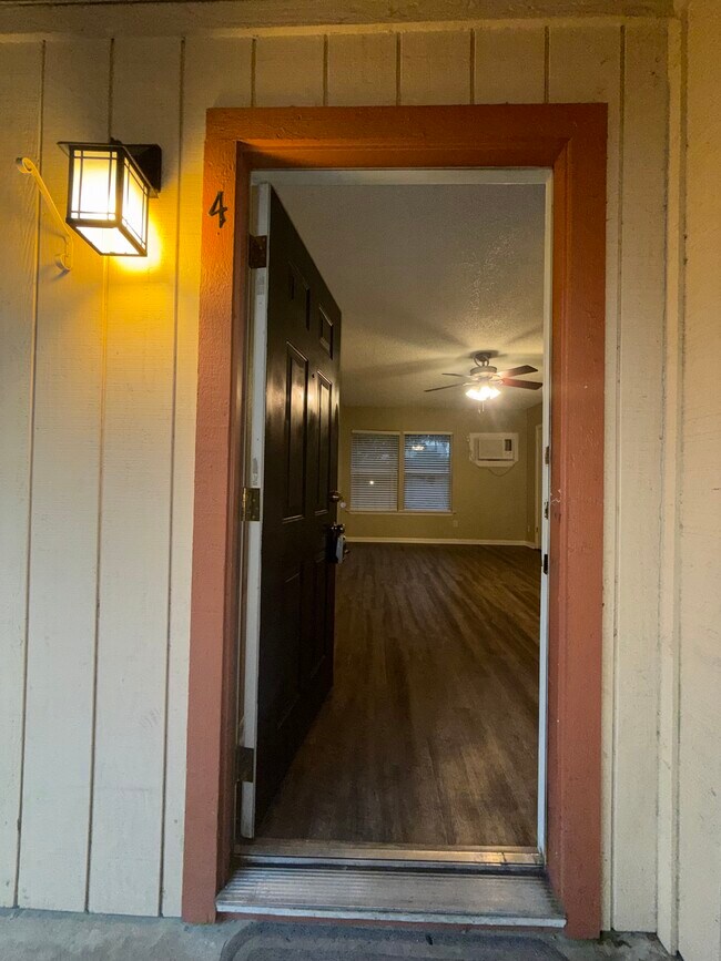 Photo - 709 W 26th St Unit 4
