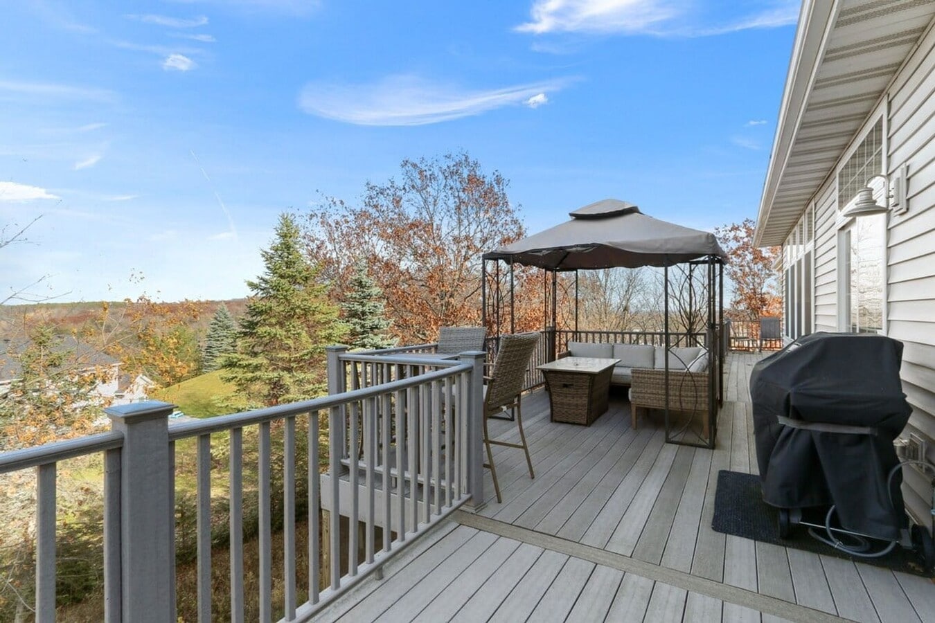 Photo - Spacious Luxury Lodge with Lake Geneva Acc...