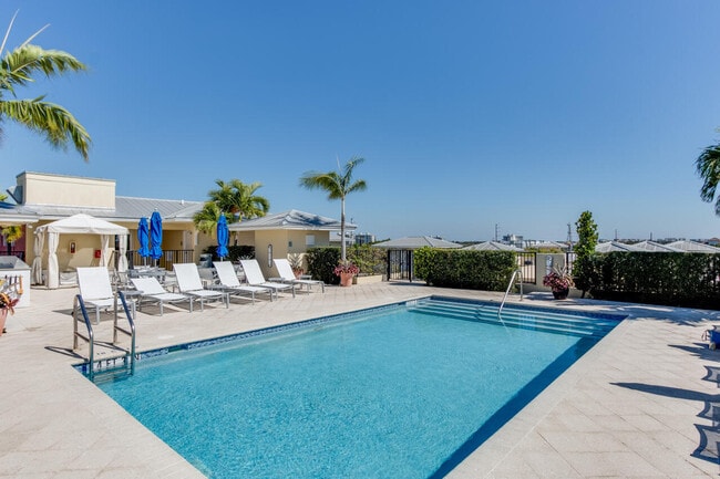 Photo - 235 NE 1st St