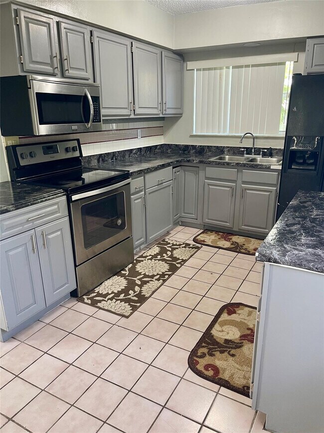 Photo - 2807 Polk St