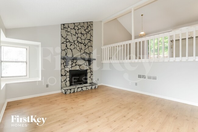 Photo - 1389 Millstream Trail NW