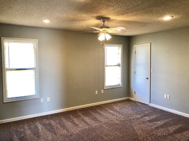 Photo - Wolfforth!! Spacious! Frenship!!