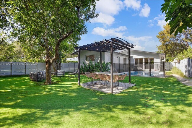 Photo - 270 NW 50th St