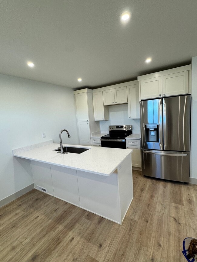 Building Photo - 684 S 750 W