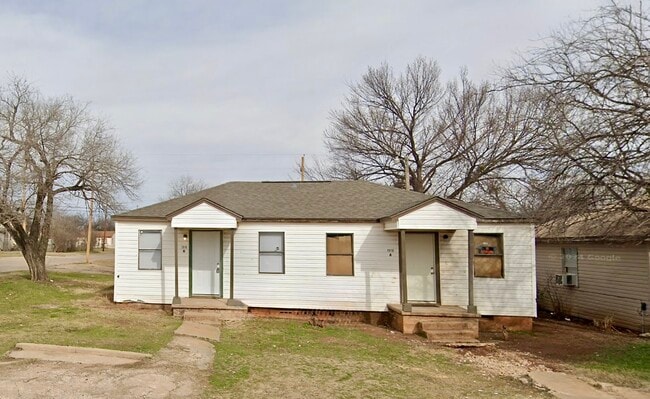 Building Photo - 1315 SW E Ave Rental