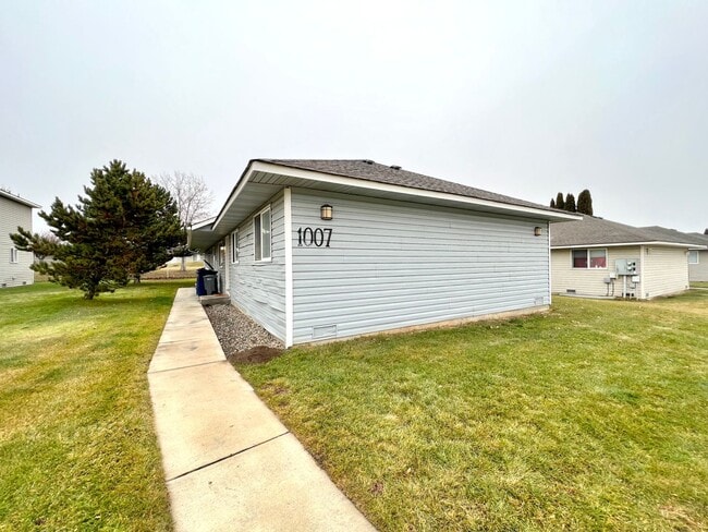 Building Photo - 1007 E 19th Ave Unit B