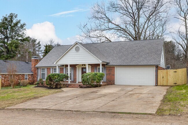 Photo - 5 bedroom 3 bath in Covington recently renovated just off the town square