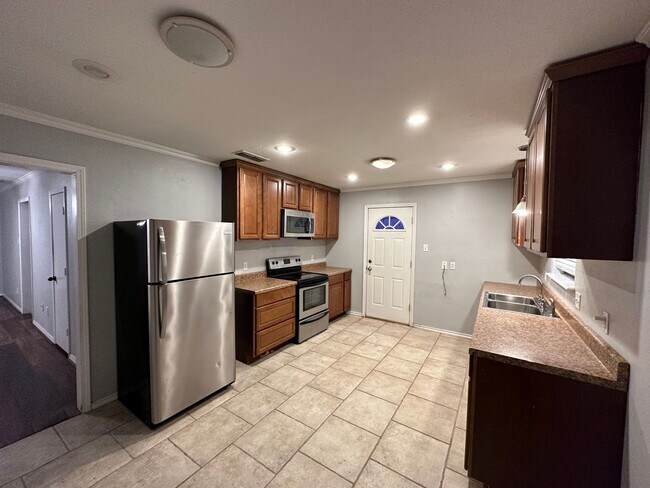 Photo - Spacious 2/1!