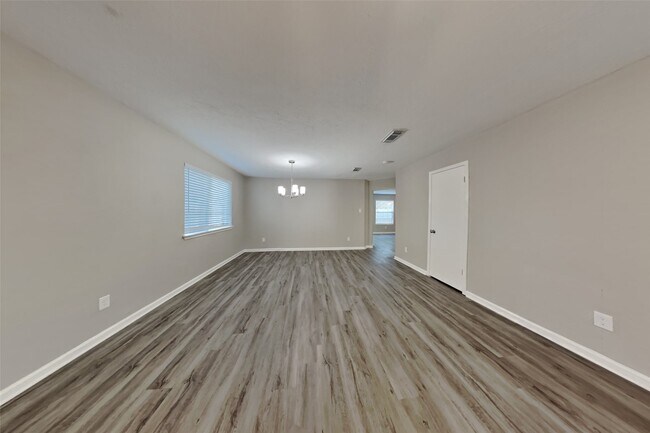 Photo - 5346 Yale Dr