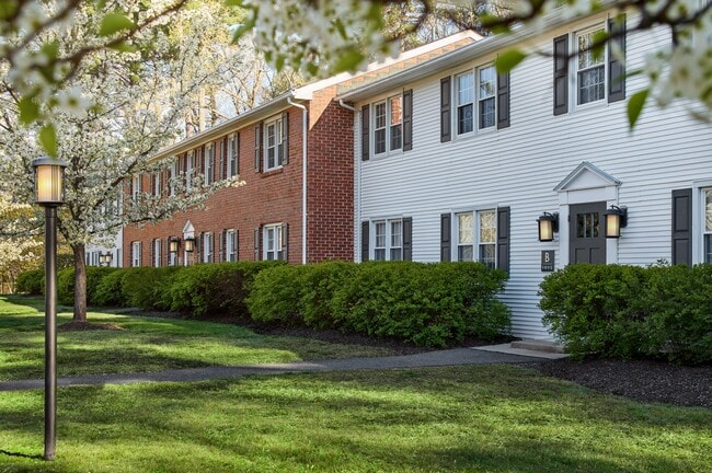 Avon Colonial Manor