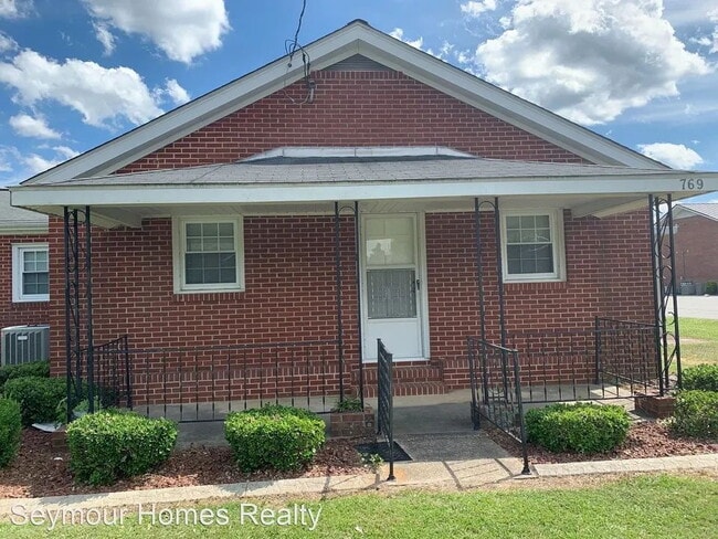 Photo - Adorable 3 BR | 1.5 BA Brick Home in Rosewood! *Lawn Care Included!*
