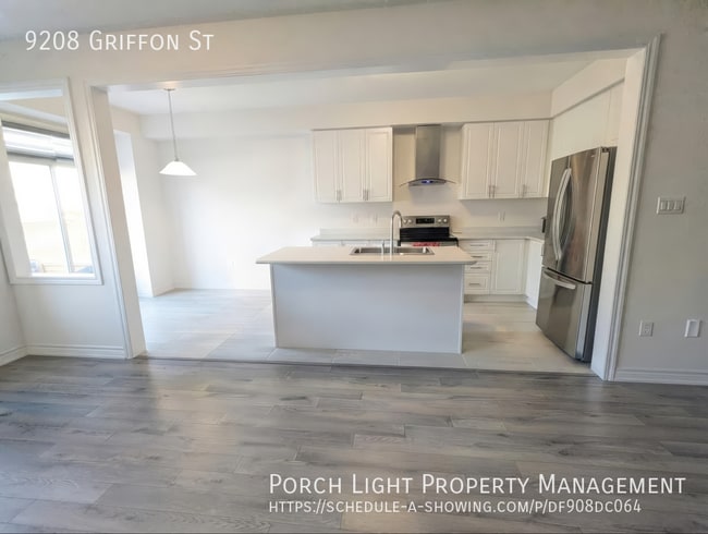 Photo - Amazing Chippawa Location! 3 Bedroom 3 Bathroom Basement Garage