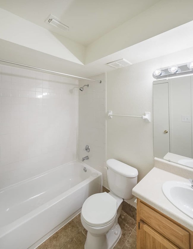 Summit West Apartments Tampa, FL