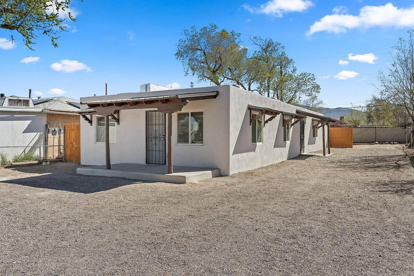 Photo - 210 Texas St NE