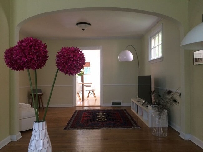 Photo - Spacious 3 Bedroom Home with Central Air in University Heights!