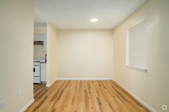 2BR, 1BA - 820SF - Dining Room