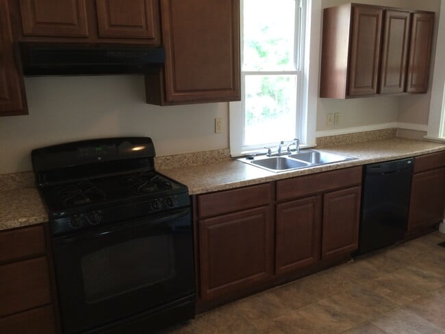 Photo - 212 E 2nd St