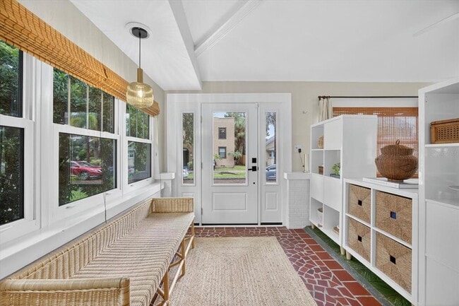 Photo - 221 13th Ave NE