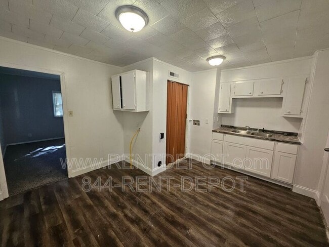 Photo - 726 Ridgeway Ave