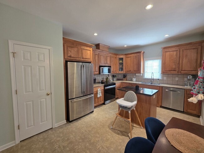 Photo - Call Linda 804-642-2106 or linda@vacosold.com