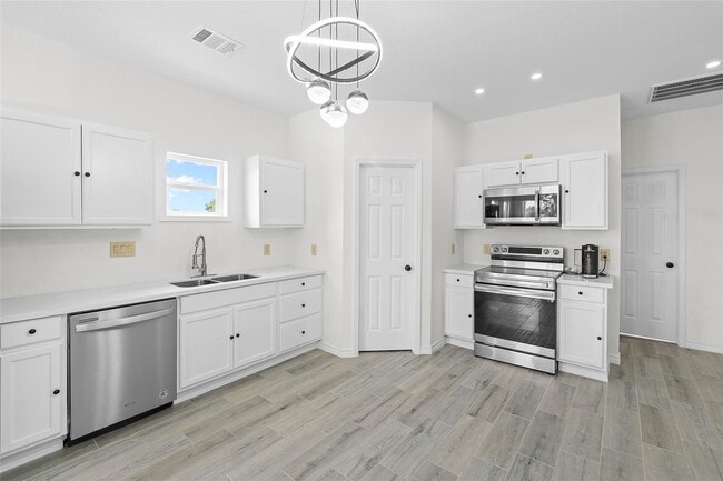 Photo - 5053-5835 Drive