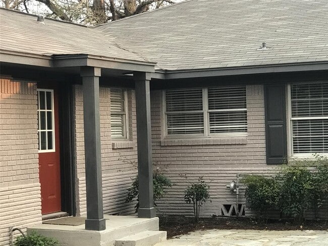 Photo - 100 W Madison St