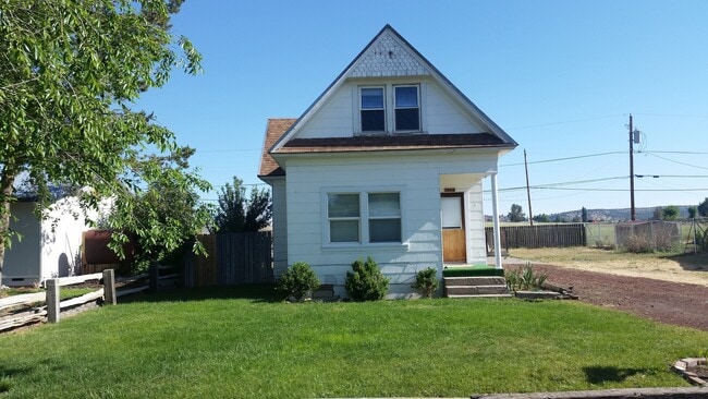 Building Photo - Historic/2-Story/3 Bdr/1 Bth, 1,439 Sq. Ft...