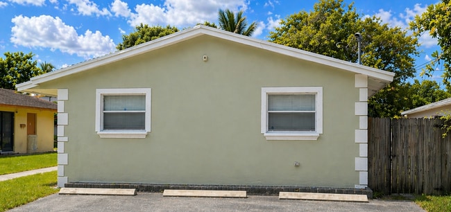 Photo - 5644 Pierce St Unit 2/1 Duplex