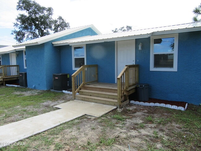 Photo - 9809 Clarence St