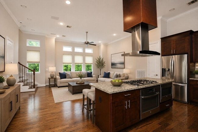 Photo - 2212 Stuart St