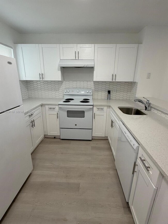 Photo - 8730 N Sherman Cir Unit 106