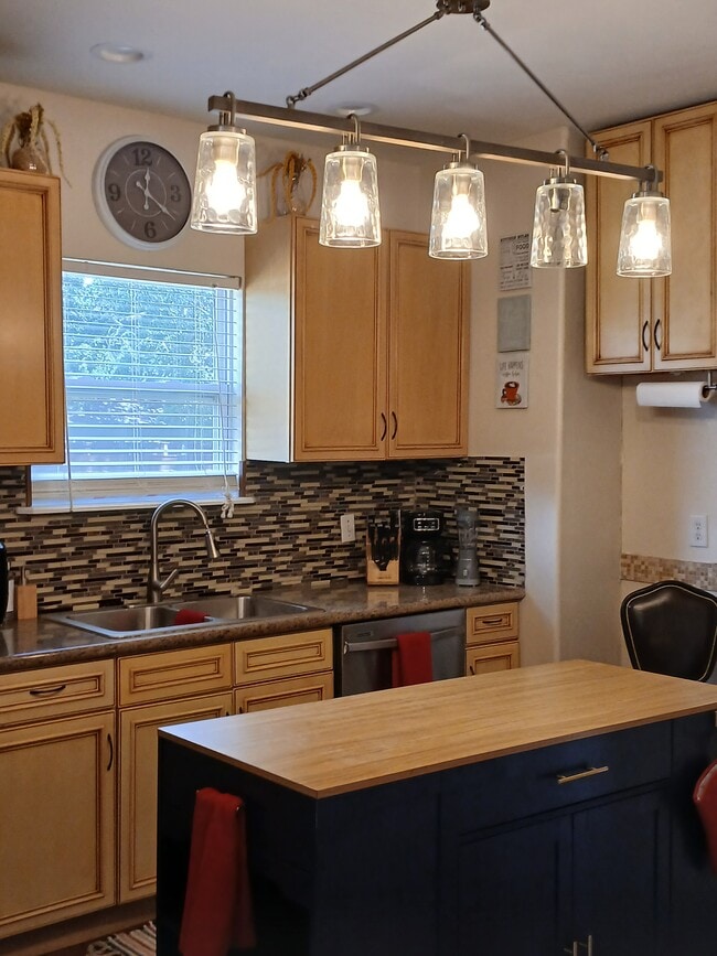 Building Photo - 5625 Canal Blvd Rental