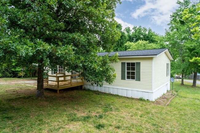 Photo - Well Maintained Three Bedroom Home!