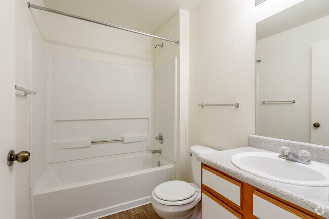 2BR, 2BA - 954SF